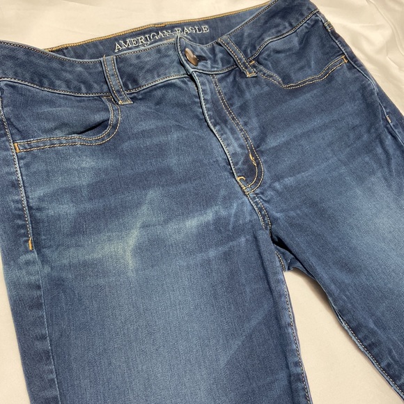 American Eagle Jegging. Super Super Stretch. Size 10. Medium Wash. Black Label. - Picture 6 of 9